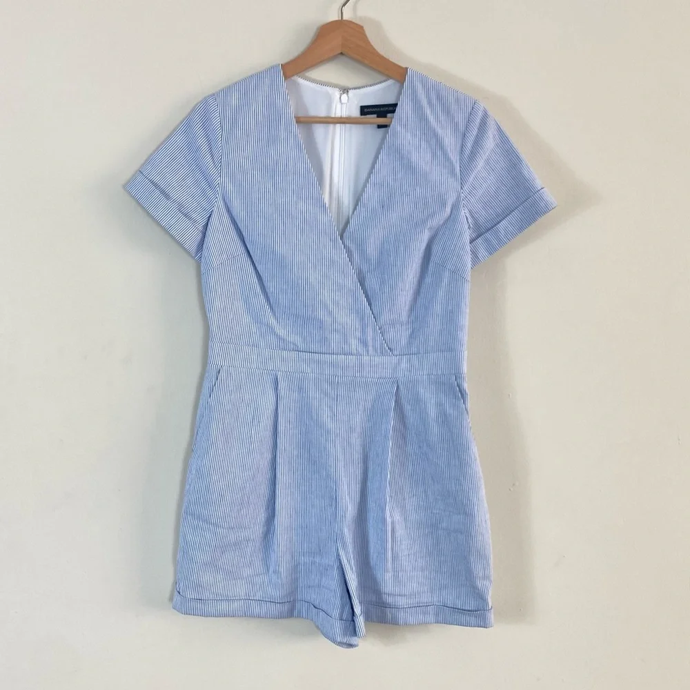 Banana Republic Seersucker Linen V-Neck Short Sleeve Blue White Striped - 6